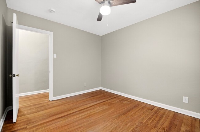 Building Photo - In awe of GARAGE ($1,495/mo)