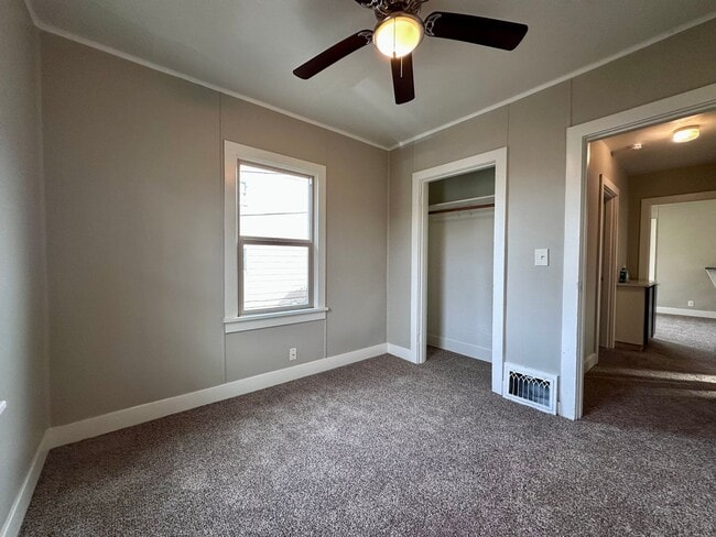 Building Photo - Adorable Home in a Historic Oregon City Neighborhood