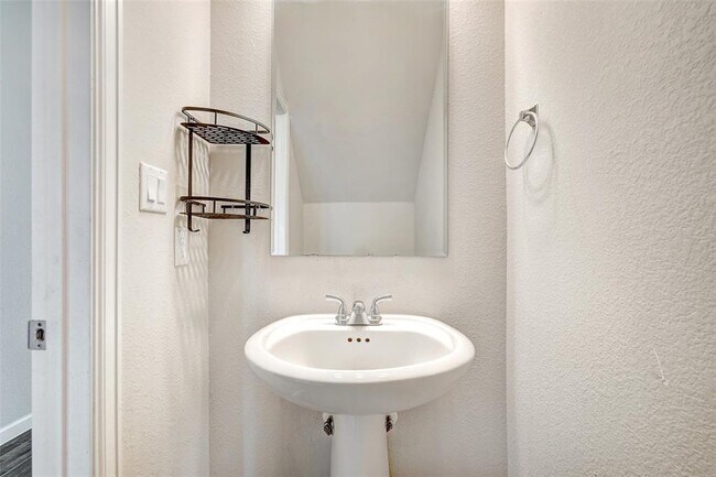 Building Photo - 2604 San Bautista Wy