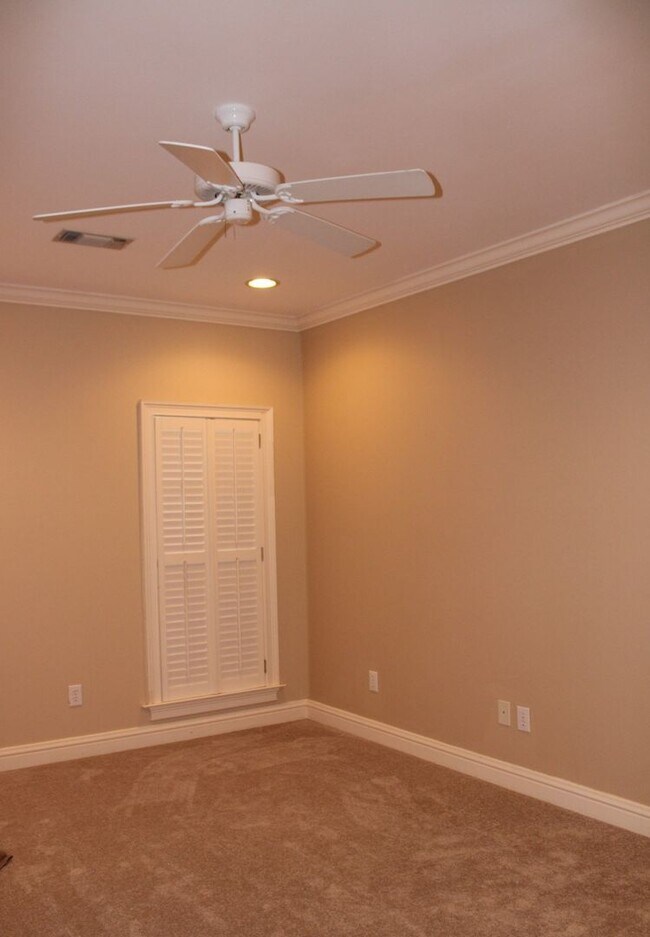 Building Photo - Home for Rent in Deer Creek!
