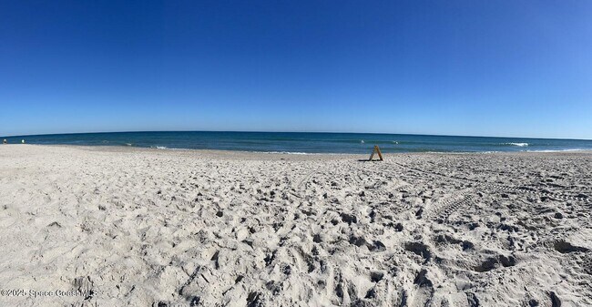 Building Photo - 245 Harbour Dr E