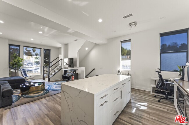 Building Photo - 2201 Polyscope Pl