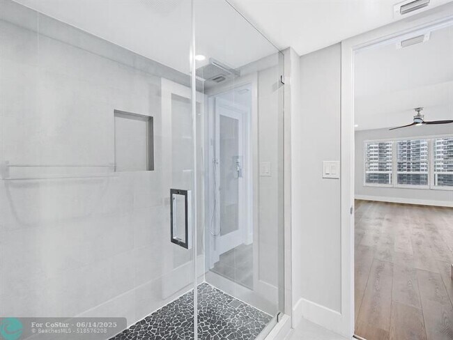 Building Photo - 3500 Galt Ocean Dr