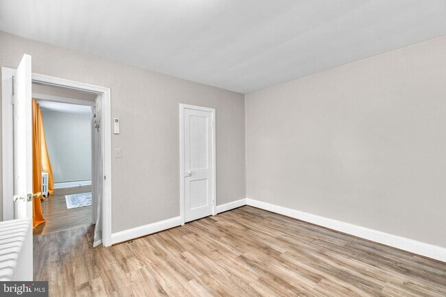 Building Photo - 15 E 4th St