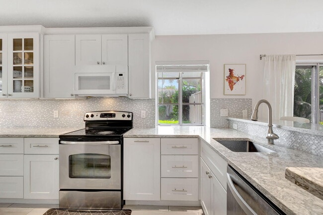 Building Photo - 15 Admirals Ct