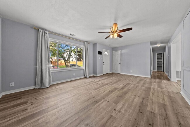 Building Photo - 413 Catalina Ave