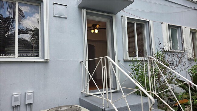 Building Photo - 530 SW 10th St