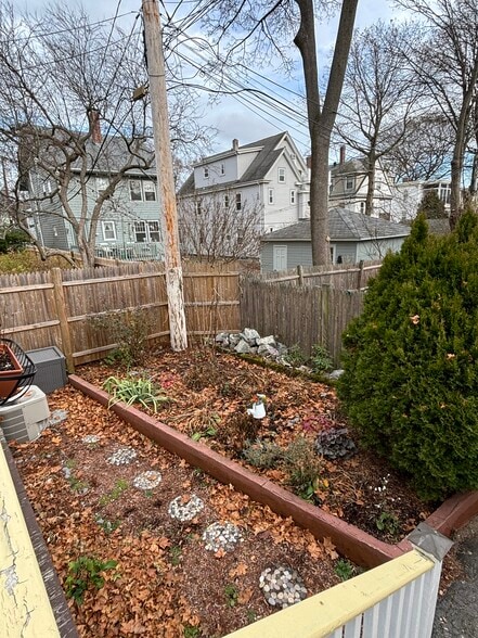 Building Photo - 37 Farquhar St