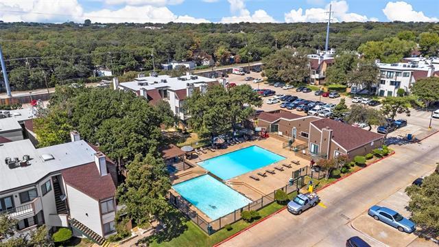 Building Photo - 2311 Balsam Dr