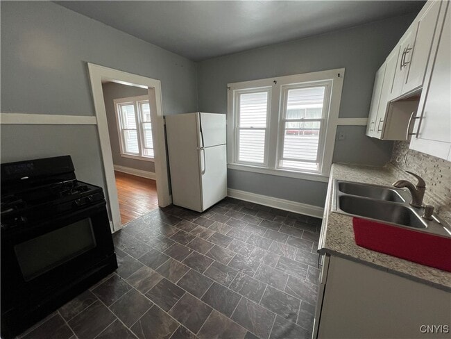 Building Photo - 526 Boyden St