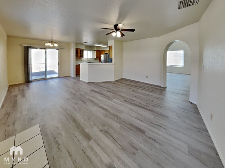 Building Photo - 9056 N Wild Eagle Ave