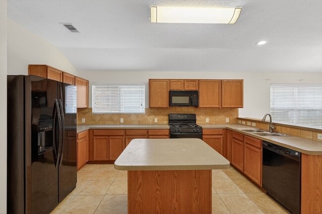 Building Photo - 20114 Larkspur Landing