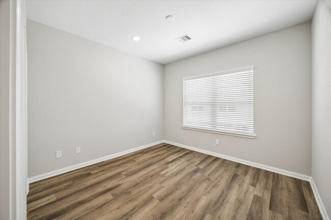 Building Photo - 206 Clark Rd