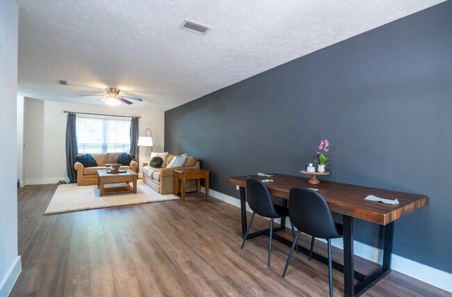 Building Photo - 1339 Sanders St