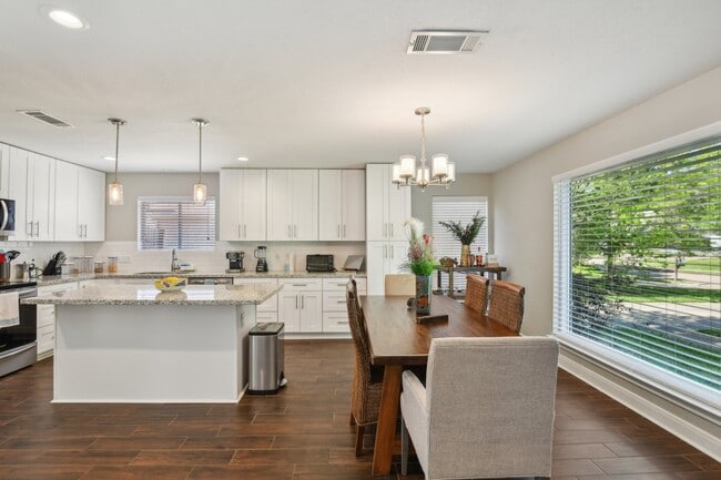 Building Photo - 1006 Glacier Hill Dr