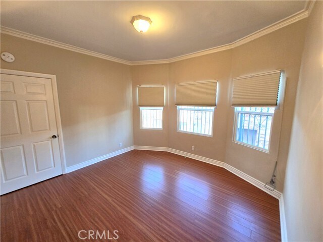 Building Photo - 251 N Kenmore Ave