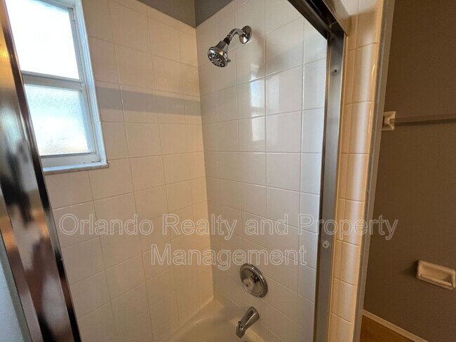 Building Photo - 2304 Hickory Pine St