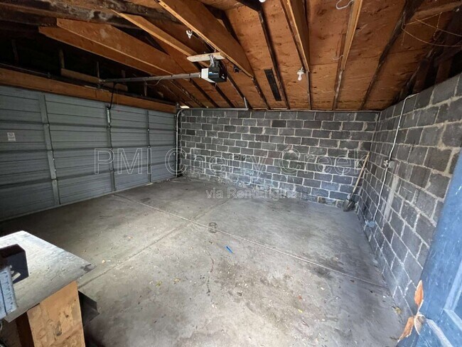 Building Photo - 2545 Stout St