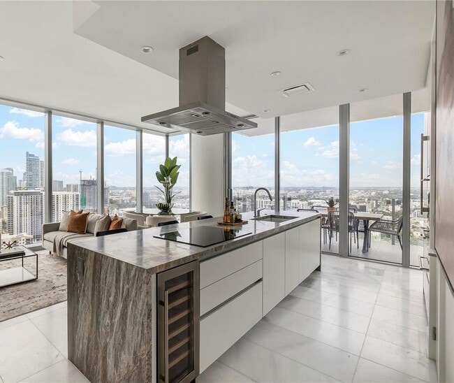 Building Photo - 777 NE 26th Ter