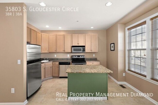 Building Photo - 35803 S Gloucester Cir