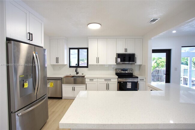 Building Photo - 12905 N Miami Ave
