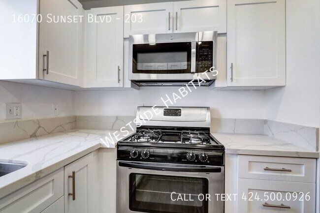 Building Photo - 16070 W Sunset Blvd