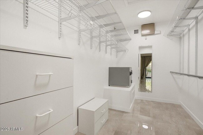 Building Photo - 8655 E Vía Del Palacio