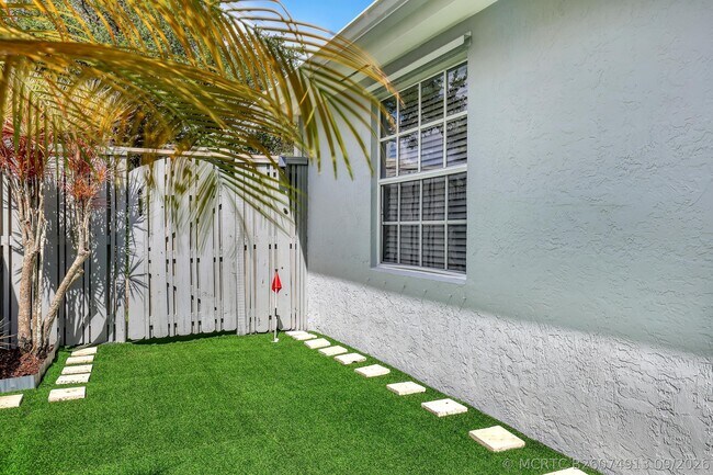 Building Photo - 24 Admirals Ct