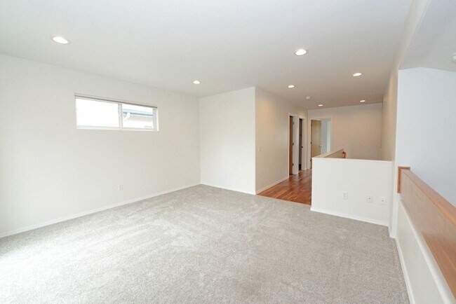 Building Photo - 264 Dailey Ave
