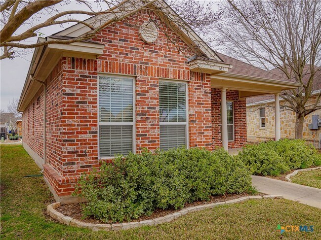 Building Photo - 1651 Hanz Dr