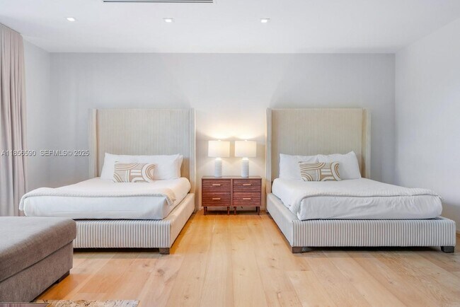 Building Photo - 2700 NE 18th St