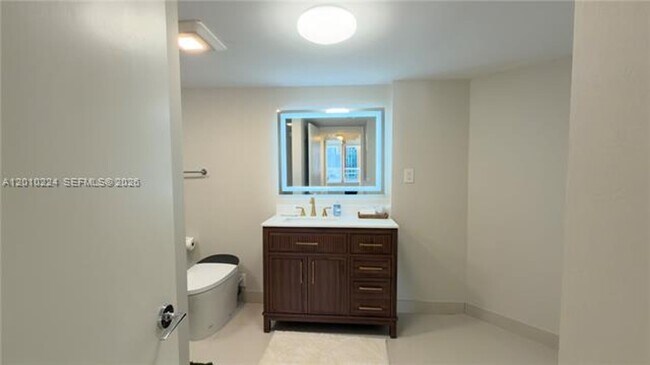 Building Photo - 1717 N Bayshore Dr