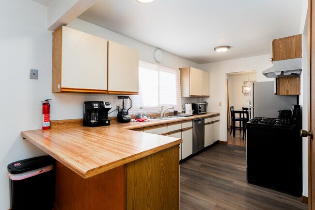 Building Photo - 1716 Rutgers Ct