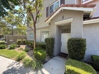 Building Photo - Beautiful Home near Schools & Shopping