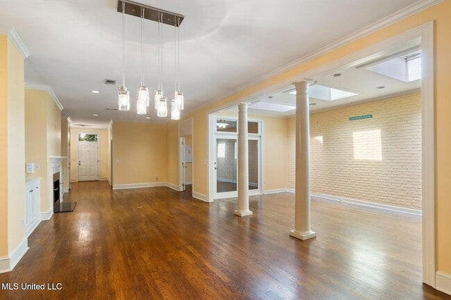 Building Photo - 246 Eastbrooke St