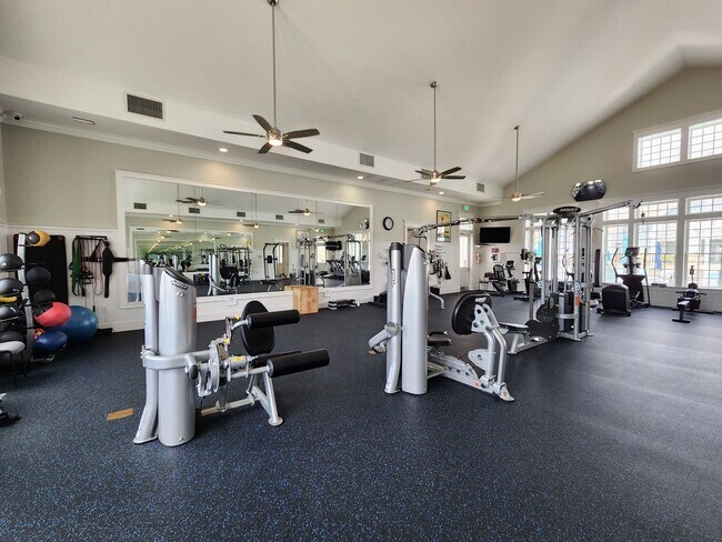 Building Photo - Home Available in Summerhouse on Everett Bay! Showings Coming Soon.