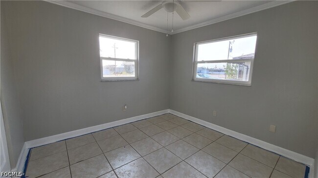 Building Photo - 4404 Santa Barbara Blvd S