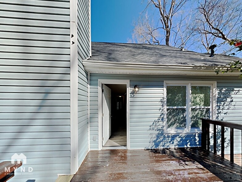 Building Photo - 720 Bermuda Ave