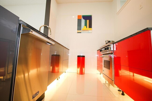 Building Photo - 661 Lake Wellington Dr