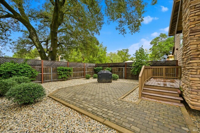 Building Photo - 155 Rosebud Ln