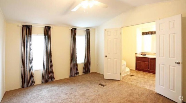 Building Photo - Kingswood Estates