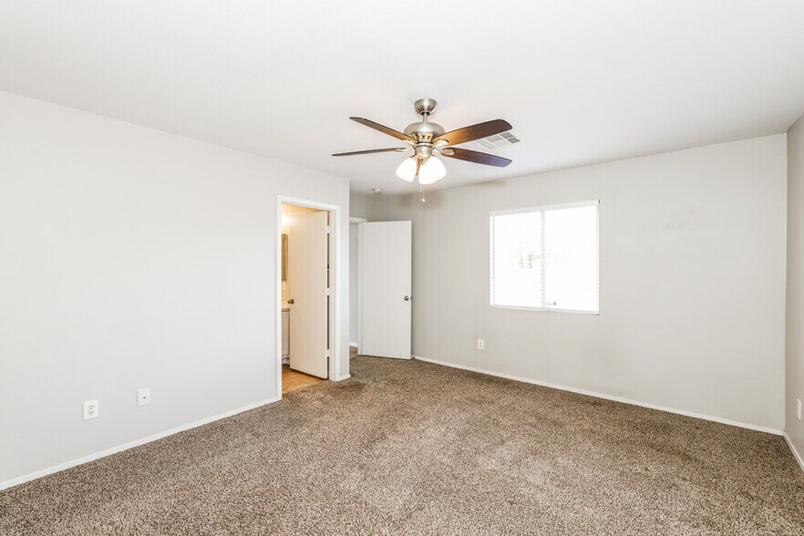 Building Photo - 881 Adobe Flat Dr