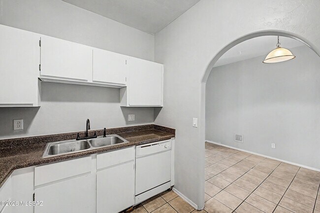 Building Photo - 1316 E Zulema Loop