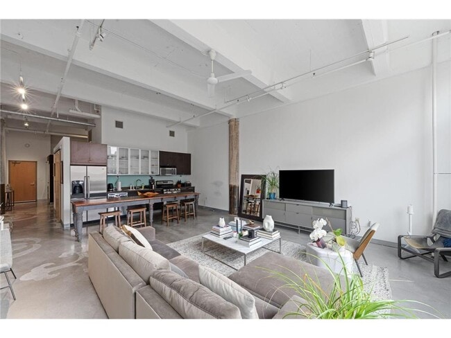 Building Photo - 700 N Washington Ave