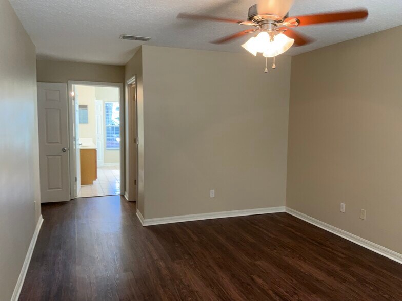 Building Photo - 209 Stellar Ct