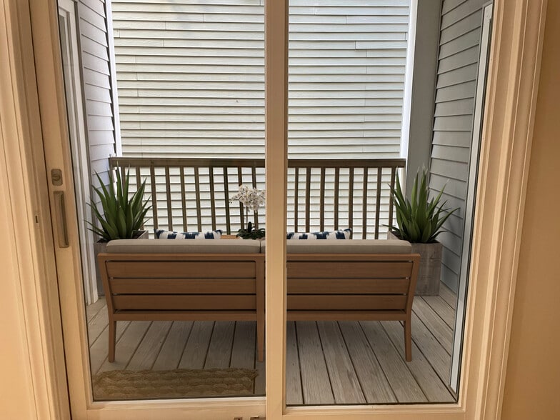 Building Photo - 258 W Broadway