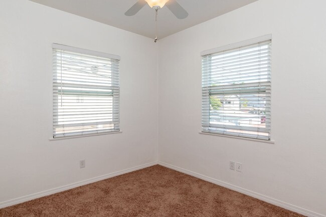 Building Photo - Nice 2 bedroom, 1 bath Apartment with Storage