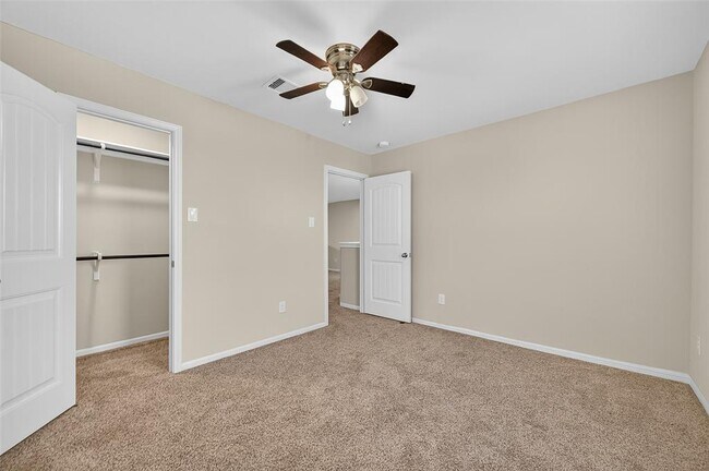 Building Photo - 3026 Village Creek Dr