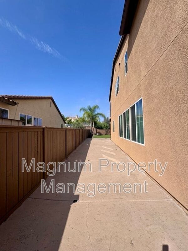 Building Photo - 34333 Northhaven Dr