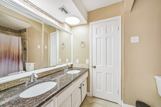 Building Photo - 4708 N Cashel Cir